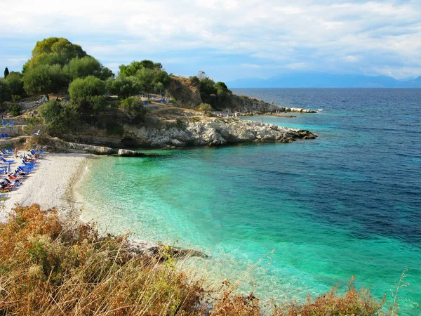 Azul lagoa costa paisagem mar ionian na ilha de Corfu — Fotografia de Stock