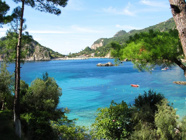 Paleokastritsa mavi lagün sahil peyzaj Ionian sea Korfu — Stok fotoğraf