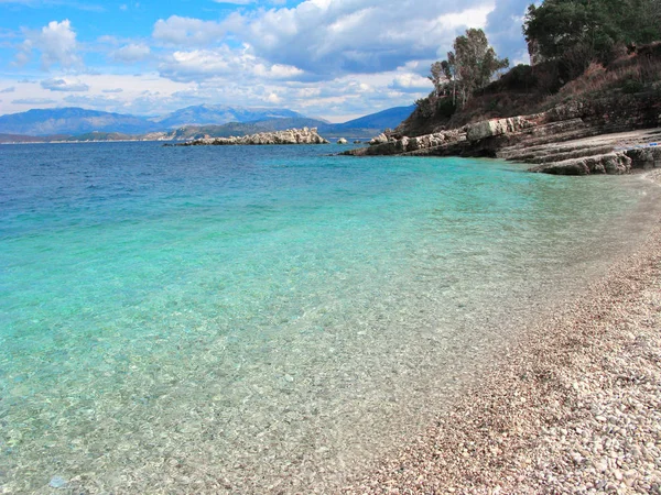 Blauwe lagune kust landschap Ionische zee op het eiland Corfu Stockfoto