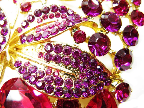 Κοσμήματα με φωτεινά κρύσταλλα καρφίτσα μόδας πολυτέλειας — Φωτογραφία Αρχείου