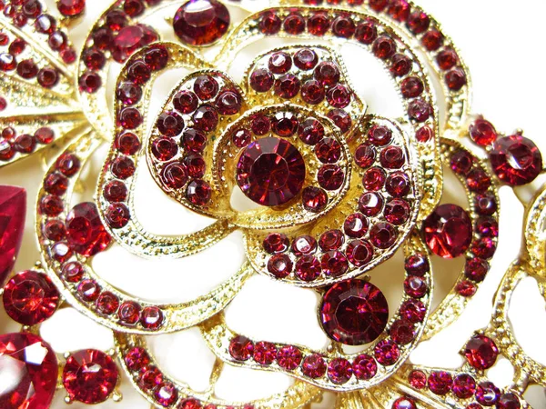 Sieraden en juwelen met heldere kristallen broche luxe mode — Stockfoto