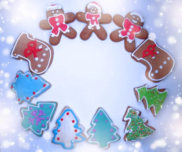 Christmas cookies pepparkakor och dekoration på trä bak — Stockfoto