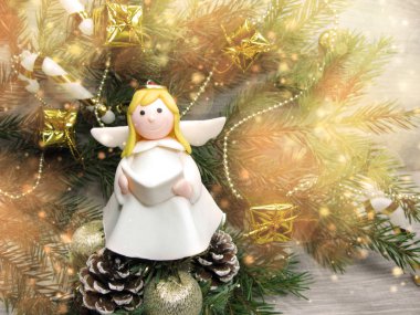 garland ışıkları Noel zemin üzerine mutlu melek