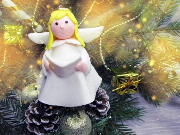 garland ışıkları Noel zemin üzerine mutlu melek