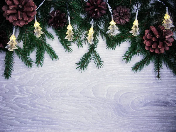 Boże Narodzenie świateł girlanda na podłoże drewniane — Zdjęcie stockowe