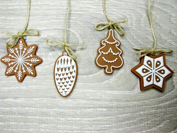 Christmas cookies pierniki i ozdoba na drewniane zadumany — Zdjęcie stockowe