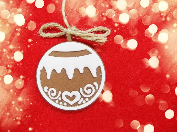 Різдвяне печиво пряник і прикраса на дерев'яному фоні — стокове фото