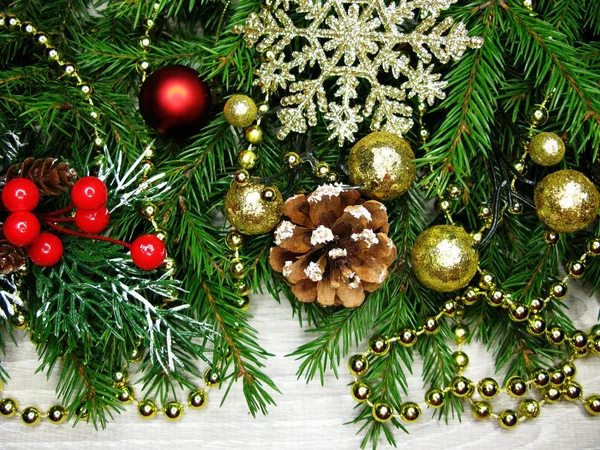 Çam dalları arka plan christmas dekorasyon — Stok fotoğraf