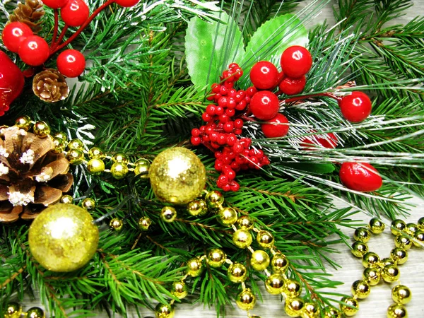 Decoração de Natal em ramos de abeto fundo — Fotografia de Stock