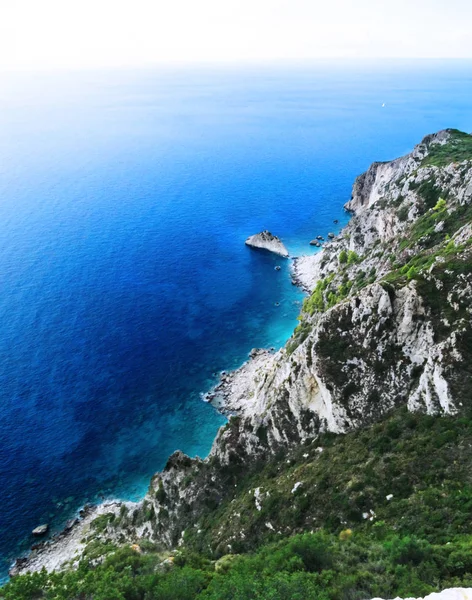 Costa laguna azul paisaje mar ioniano en la isla de Corfú — Foto de Stock