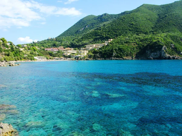 Blå lagunen kusten liggande Joniska havet på ön Korfu — Stockfoto