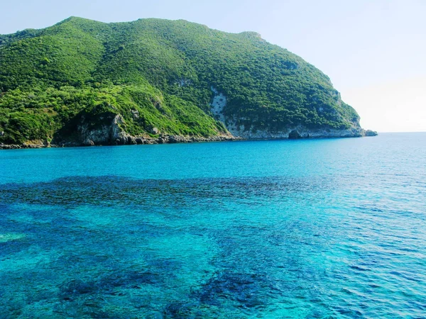 Błękitna Laguna coast krajobraz Morze Jońskie na wyspie Korfu — Zdjęcie stockowe