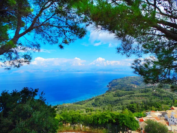Kék lagúna partján fekvő Corfu sziget a Jón-tenger — Stock Fotó