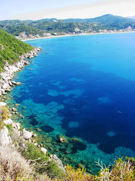 Blå lagunen kusten liggande Joniska havet på ön Korfu — Stockfoto