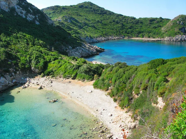 Porto timoni modrá laguna pobřeží Jónského moře krajina na Korfu isl — Stock fotografie