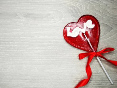 kalp lolipop tatlı seviyorum Sevgililer günü eski ahşap backgrou