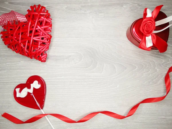 Valentin nap szív ajándék doboz és édes nyalóka — Stock Fotó