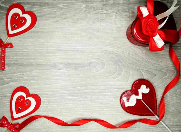 Aftelkalender voor Valentijnsdag hart cadeau doos en zoete lollipop — Stockfoto