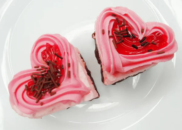 Herzen formen Kuchen Süßspeise Dessert am Valentinstag — Stockfoto