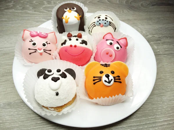 Pasteles de alimentos creativos para niños divertido conjunto de formas de animales —  Fotos de Stock