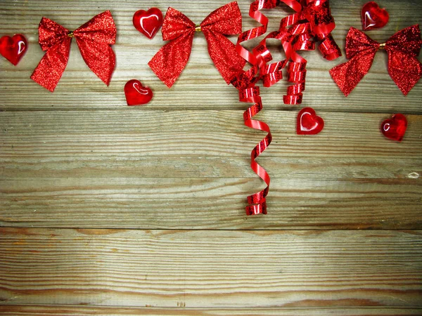 Día de San Valentín amor concepto de vacaciones corazones en viejo backgr de madera — Foto de Stock