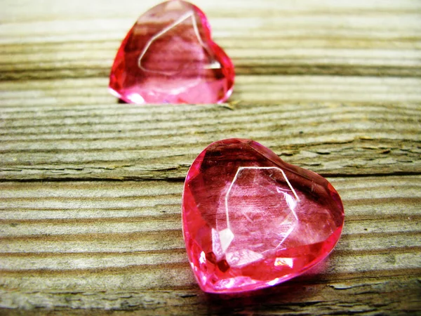 Cristal dois corações preciosos Dia dos Namorados amor férias conceito de volta — Fotografia de Stock