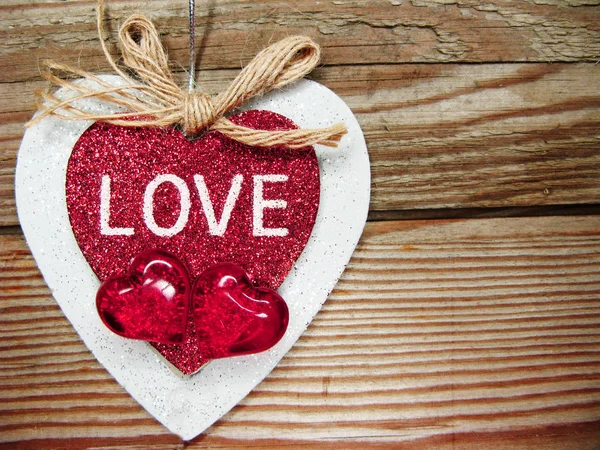 Saint Valentin amour concept vacances coeurs sur vieux backgr en bois — Photo