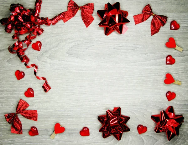 Día de San Valentín amor concepto de vacaciones corazones en viejo backgr de madera — Foto de Stock