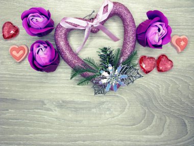 kalp ve gül çiçek tebrik kartı Sevgililer günü aşk holid