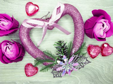 kalp ve gül çiçek tebrik kartı Sevgililer günü aşk holid