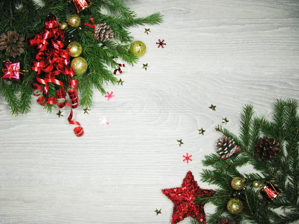 Kerst decoratie frame met spar takken en kegels — Stockfoto