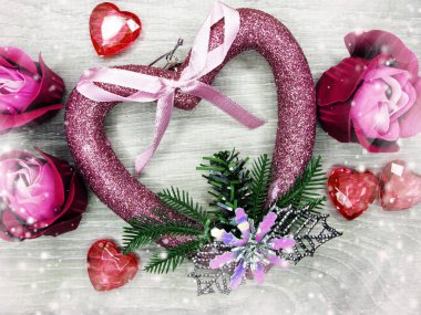 kalp ve gül çiçek tebrik kartı Sevgililer günü aşk holid