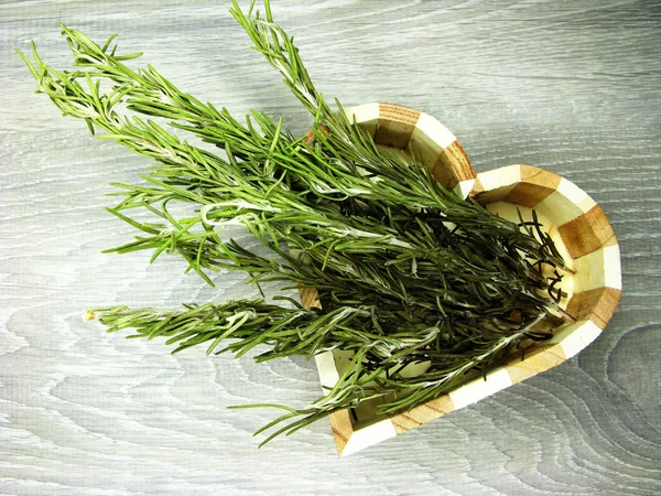 Rosemary přírodními sušené listy a čaj — Stock fotografie