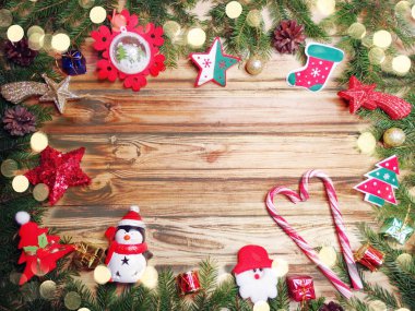 Noel dekorasyon ve garland vintage ahşap backgr ışıkları