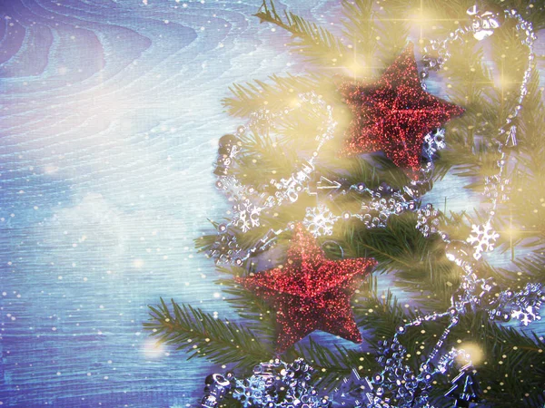 Dekoration och garland julbelysning på vintage trä bakgr — Stockfoto