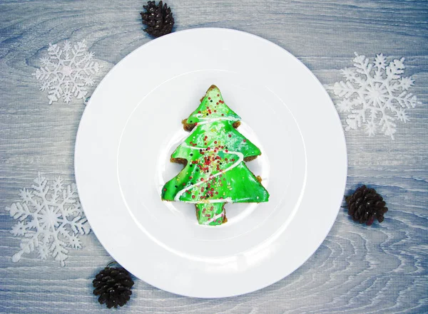 Bolo de árvore de natal doce comida de sobremesa festiva — Fotografia de Stock