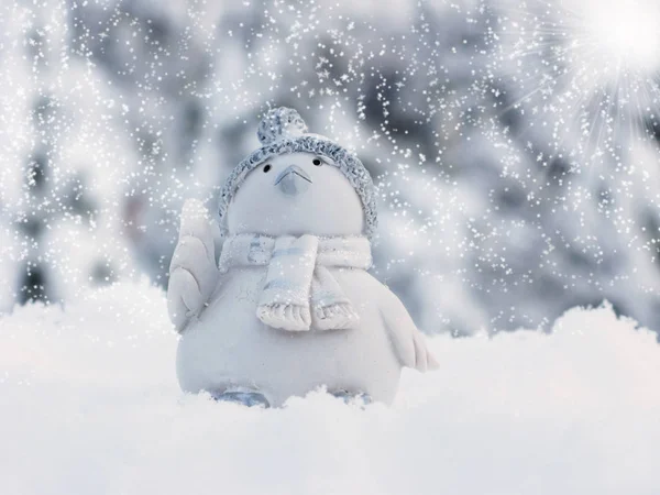 Tarjeta de felicitación de navidad feliz pájaro con nieve y copos de nieve — Foto de Stock