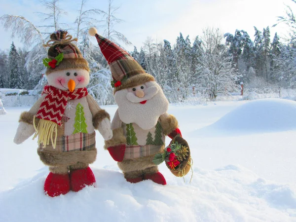 Happy santa snowman christmas wenskaart met sneeuw en snowfl — Stockfoto