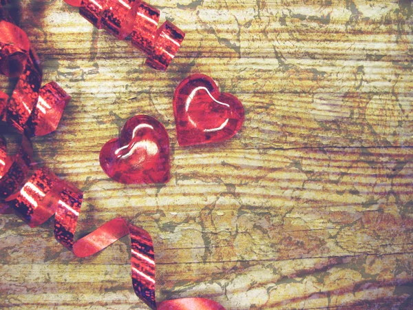 Sevgililer günü aşk tatil kavramı kalpler eski ahşap backgr — Stok fotoğraf
