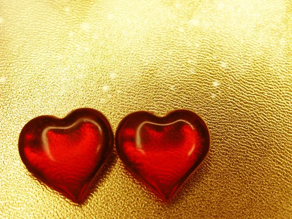 Valentinstag Liebe Urlaubskonzept Herzen auf goldglänzendem Backgr — Stockfoto