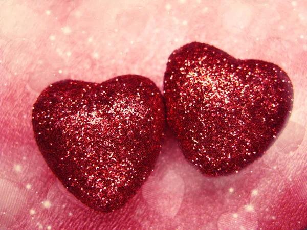 光沢のある赤い backgro のバレンタインの日の愛の休日概念心 — ストック写真
