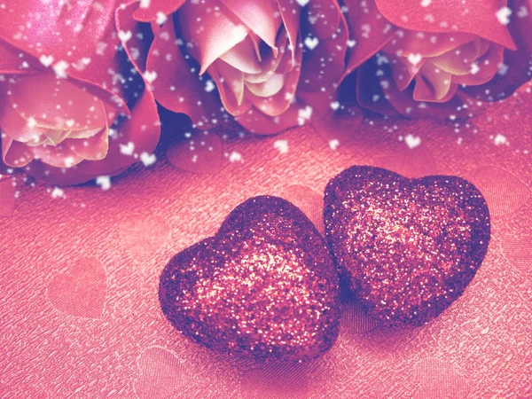 Alla hjärtans dag love holiday concept hjärtan med rosor på blanka — Stockfoto