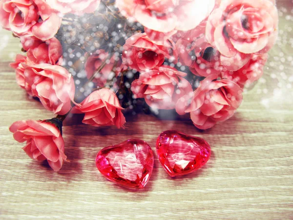 Кришталевий камінь серця троянди букет День Святого Валентина любов свято спільно — стокове фото