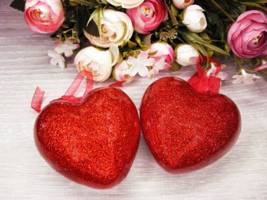 kalpleri ve Şakayık çiçekleri tebrik kartı Sevgililer günü aşk holi