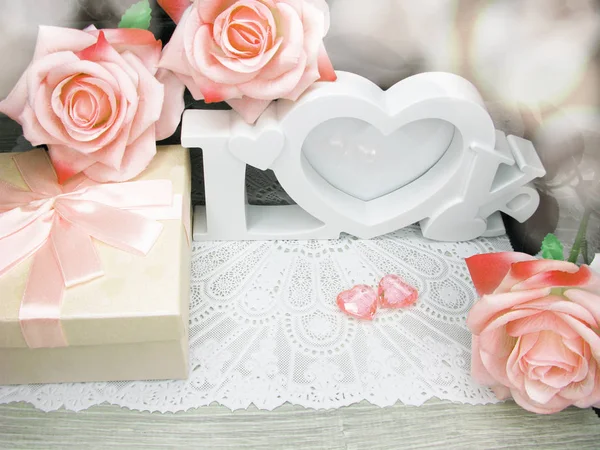 Hearts and rose flowers greeting card valentine's day love holid — Stock Photo, Image