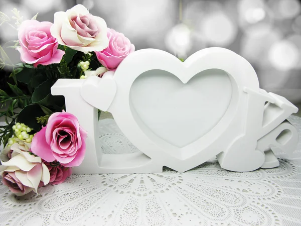 Corações e flores rosa saudação cartão dia dos namorados amor holid — Fotografia de Stock