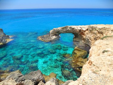 kayalık kemer sahil peyzaj Akdeniz deniz Kıbrıs Adası 