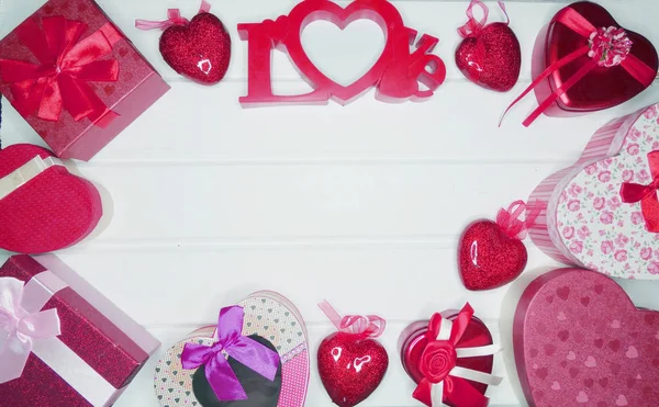 Presentbox hjärtan dekor för kärlek Alla hjärtans dag gåva — Stockfoto