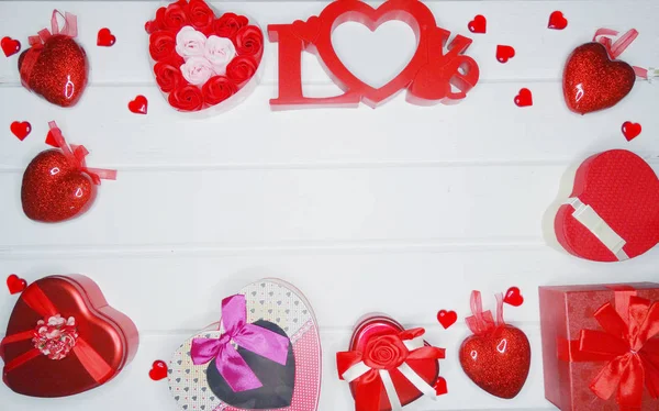 Regalo caja corazones decoración para el regalo del día de San Valentín amor —  Fotos de Stock