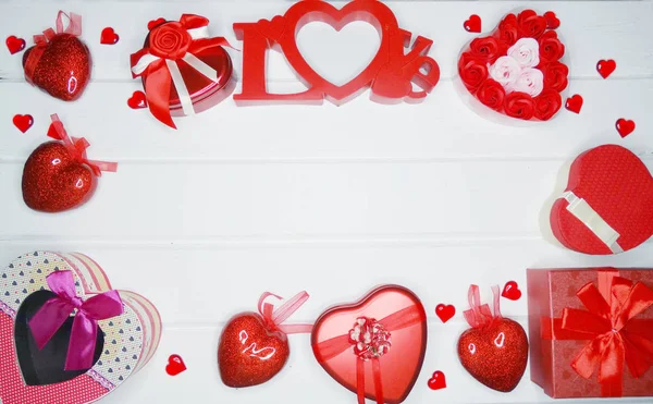 Regalo caja corazones decoración para el regalo del día de San Valentín amor —  Fotos de Stock